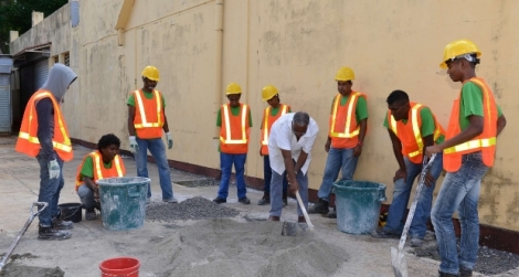 Les cours de maçonnerie dispensés par Holcim Mauritius, ont permis à 60 chômeurs de se former à un métier de la construction.