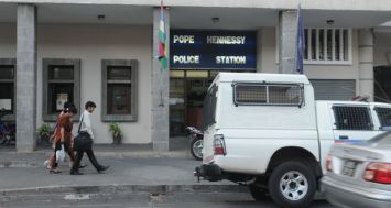 Un habitant de Plaine-des-Papayes a porté plainte au poste de police de Pope Hennessy hier, jeudi 29 mai. Il dit avoir été dépouillé par quatre inconnus.
