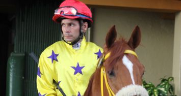 La licence du jockey Durso a été révoquée ce mardi 1er juillet. Cela, par rapport à sa monte sur le cheval Gemmayze Street, samedi dernier.