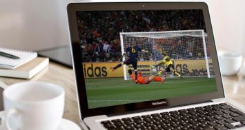 La diffusion en ligne offre la possibilité aux amateurs de foot de regarder tous les matchs, aussi bien en direct qu’en différé.