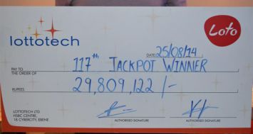 Le grand gagnant du Loto de samedi dernier est venu récupérer son chèque, ce lundi 25 août, à Lottotech.