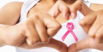 Chaque année, le nombre de personnes diagnostiquées avec le cancer du sein augmente, malgré les efforts des autorités et des associations.