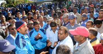 Des centaines d’employés de la CNT avaient fait grève le 26 juin 2013 en signe de protestation.