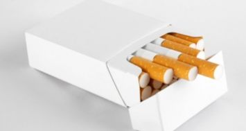 (Photo d'illustration) Le ministère de la Santé étudie la possibilité d’introduire des paquets de cigarettes neutres afin de lutter contre le tabagisme. 