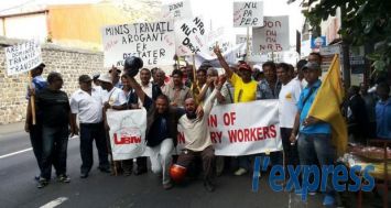 Des employés de différentes compagnies de transport lors d’une manifestation dans les rues de Port-Louis en mai dernier. 
