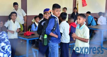 Des élèves de la Petit-Verger Government School, ce mardi 14 octobre, premier jour des examens du CPE.