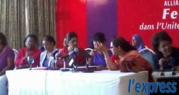 L’aile féminine de l’alliance PTr-MMM lors d’une conférence de presse, à l’hôtel Le Labourdonnais, ce jeudi 6 novembre.
