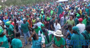 Les «die-hards»  du MR, tout de vert vêtus, ont répondu présents pour le dernier grand rassemblement politique du parti.