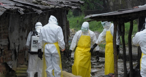 Selon l’OMS, l'épidémie de fièvre hémorragique Ebola a fait 6 583 morts en Afrique de l’Ouest. 