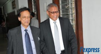Ce proche conseiller de l’ancien Premier ministre (à gauche) a aussi travaillé sous sir Seewoosagur Ramgoolam et sir Anerood Jugnauth.