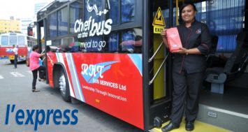 Les deux autobus supplémentaires proposant le service Chef on the bus desservent la route 174, soit l’express Rose-Hill-Port-Louis.