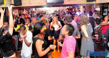 Les autorités multiplient les inspections dans les discothèques en cette période de fêtes. © YANCE TAN YAN