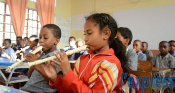 Un cours de musique dans le cadre de l’«Enhancement Programme». Selon la ministre Dookun-Luchoomun, ce projet comportait trop de manquements. © BEEKASH ROOPUN