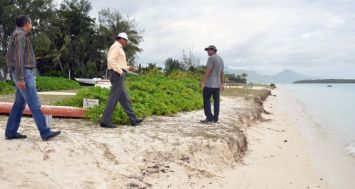 Cette plage ‘privée’ sera déclarée plage publique a indiqué le ministre Dayal hier matin, samedi 17 janvier, lors d’une visite des lieux.