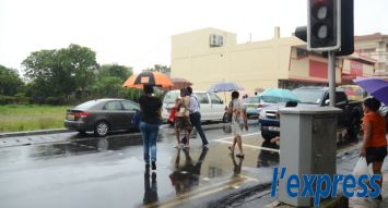Pluie, vent et orages isolés… Les Mauriciens ont de nouveau droit à un début de semaine humide.