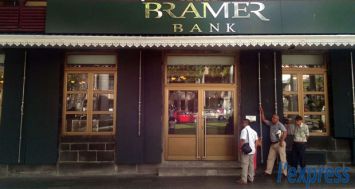 La succursale de la Bramer Bank, à Port-Louis, était quasiment déserte ce mardi 7 avril.