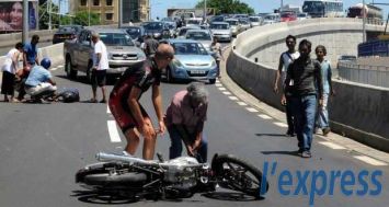 (Photo d’illustration) La route a fait deux nouvelles victimes. Deux motocyclistes ont succombé à leurs blessures le lundi 20 avril.