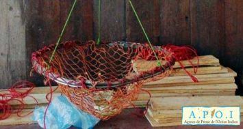 Une innovation : la balance à crabe © Florence Wallemacq/FAO