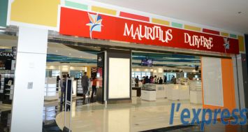 Alors qu’un touriste français se trouvait dans une boutique hors taxes de l’aéroport, il a été victime d’un vol.