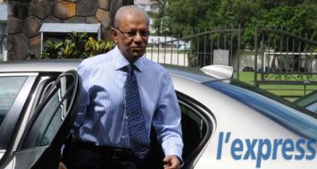 L’ancien Premier ministre Navin Ramgoolam n’est pas le seul à être dans le viseur de la police. Sa cousine, Sandranee Ramjoorawon fait également l’objet d’une enquête.