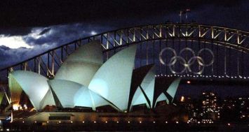 Vue du Harbour Bridge et de l'opéra pendant les jeux Olympiques de Sydney, le 11 septembre 2000.