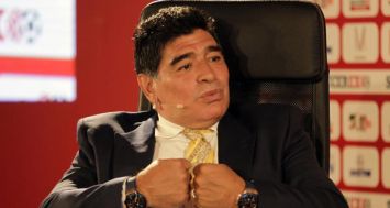 La légende du football argentin Diego Maradona le 4 mai 2015 à Amman.