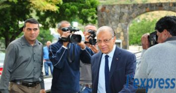 L’ex-PM est arrivé aux Casernes centrales peu avant 11 heures, lundi 29 juin.