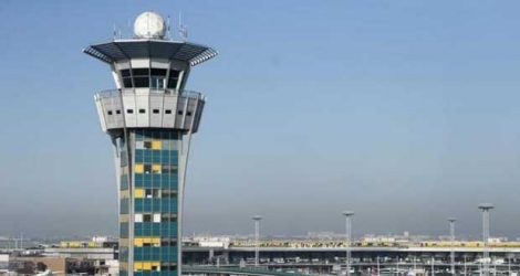 Le syndicat national des contrôleurs du trafic aérien (SNCTA) a levé son préavis de grève pour jeudi et vendredi, jours de départs en vacances. [Photo: Reuters]