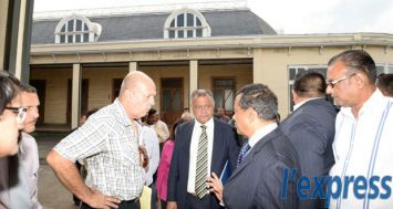 Les ministres Ivan Collendavelloo, Anwar Husnoo et Fazila Daureeawoo ainsi que le maire de Beau-Bassin-Rose-Hill ont visité le Plaza, vendredi 3 juillet.