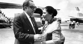 Sir Hamid Moollan et Lady Sara Moollan. Elle aurait racheté la compagnie pour près de Rs 6 millions.