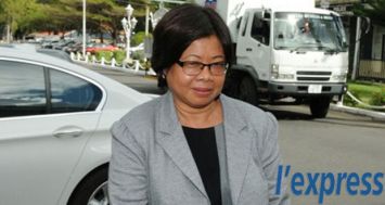 Doreen Fong Weng-Poorun, Permanent Secretary du Bureau du Premier ministre a été une nouvelle fois convoquée aux Casernes centrales lundi 6 juillet, dans le cadre de l’affaire Dufry. 