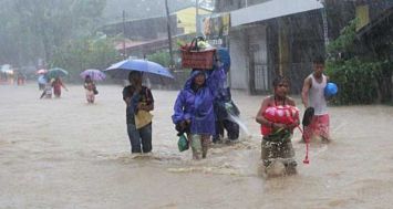 San Fernando, dans le nord des Philippines. La fréquence des pluies torrentielles a augmenté à l'échelle mondiale depuis 1980, vraisemblablement à cause du réchauffement, et c'est en Asie du Sud que cette évolution est la plus marquée, selon une étude publiée mercredi. [Photo: Reuters]