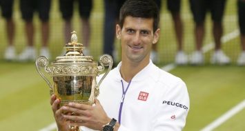 Novak Djokovic arrive à hauteur de son entraîneur Boris Becker avec trois victoires dans le tournoi après 2011 et 2014. 