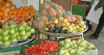 Une alimentation saine et équilibrée, à travers la consommation de fruits et légumes, permet de prévenir la formation de calculs biliaires.
