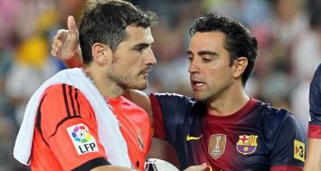 Xavi (à droite) reproche au Real Madrid de ne pas avoir offert à son ami Iker Casillas des adieux dignes de sa carrière avec la Maison blanche. 