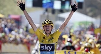 En remportant la première étape de montagne,  Chris Froome conforte son maillot jaune de leader du Tour de France.