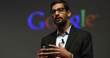 Sundar Pichai, âgé de 43 ans et actuellement vice-président en charge des produits du groupe, deviendra le patron de l'entité Google.