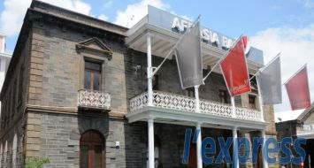 Afrasia Bank se trouve au centre d’une polémique après une descente de l’ICAC dans ses locaux, le lundi 17 août.