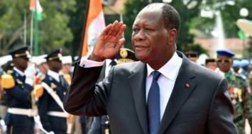 Le président ivoirien Alassane Ouattara, lors d'une cérémonie marquant le 55e anniversaire de l'Indépendance, à Abidjan le 7 août 2015. [Photo: AFP] 
