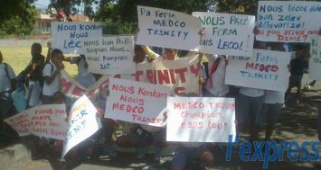 Des parents et des élèves de Medco Trinity SSS à Cité Martial se sont mobilisés contre la fermeture de l’école.