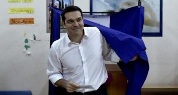 L'ancien Premier ministre grec Alexis Tsipras vote à Athènes, le 20 septembre 2015