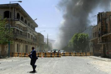 AFP/AFP/Archives - Frappes aériennes de la coalition arabe antirebelles sur Sanaa au Yémen, le 10 mai 2015