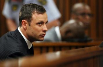 Le champion paralympique sud-africain Oscar Pistorius lors de son procès pour le meurtre de sa petite amie, le 12 septembre 2014 au tribunal de Pretoria.