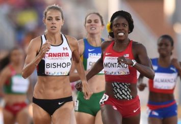 L'Américaine Alysia Montano (d) en finale du 800 m des Jeux Panaméricains, le 22 juillet 2015 à Toronto.