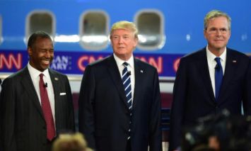 Les républicains Ben Carson (g), Donald Trump (c) et Jeb Bush, lors du débat pour les primaires, le 16 septembre 2015 à Simi Valley, en Californie.