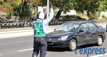 Plusieurs unités de police ont été mobilisées sur les routes pour la fête Divali hier, mercredi 11 novembre.