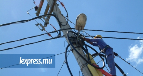 Ivan Collendavelloo a indiqué au Parlement, jeudi 3 décembre qu’aucune baisse du tariff de l’électricité n’est envisagée.