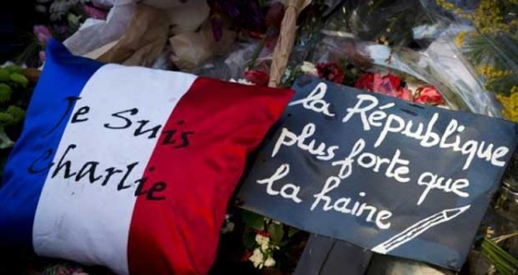Hommage aux victimes de Charlie Hebdo le 7 février 2015 devant le siège de l'hebdomadaire satirique.