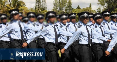 Photo d’illustration de policiers en uniforme.