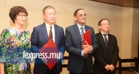  Le ministre des Finances a signé deux nouveaux accords avec la Chine, mercredi 27 janvier.